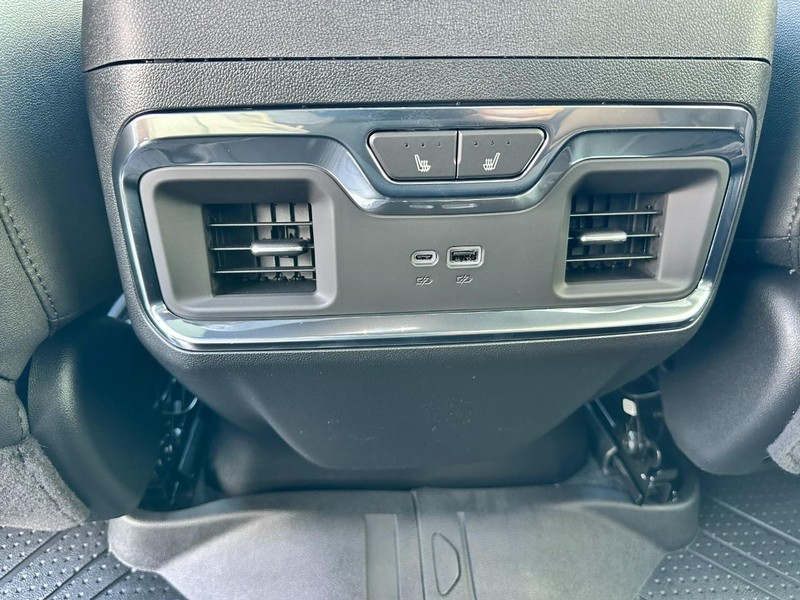 Chevrolet Silverado 1500 Vehicle Full-screen Gallery Image 5