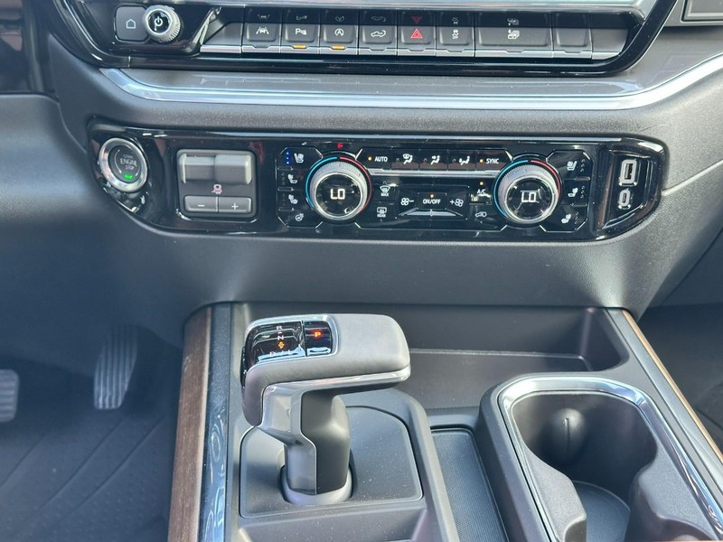 Chevrolet Silverado 1500 Vehicle Full-screen Gallery Image 10