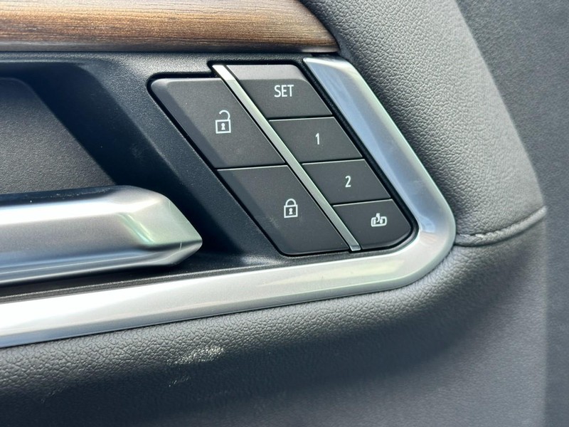 Chevrolet Silverado 1500 Vehicle Full-screen Gallery Image 12