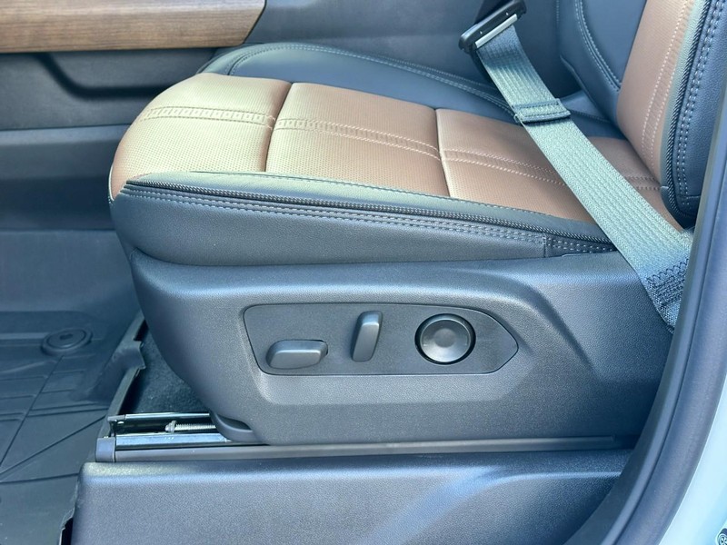 Chevrolet Silverado 1500 Vehicle Full-screen Gallery Image 13