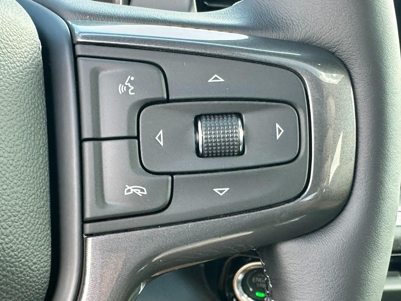 Chevrolet Silverado 1500 Vehicle Full-screen Gallery Image 15
