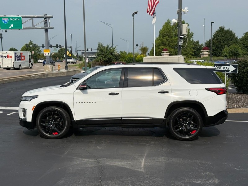 Chevrolet Traverse Vehicle Full-screen Gallery Image 2