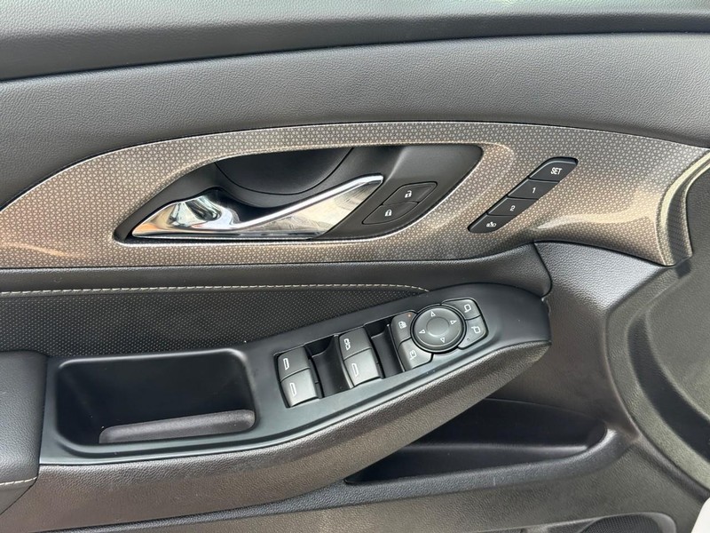 Chevrolet Traverse Vehicle Full-screen Gallery Image 16