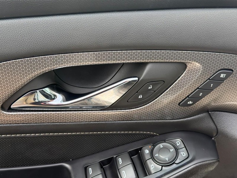 Chevrolet Traverse Vehicle Full-screen Gallery Image 17