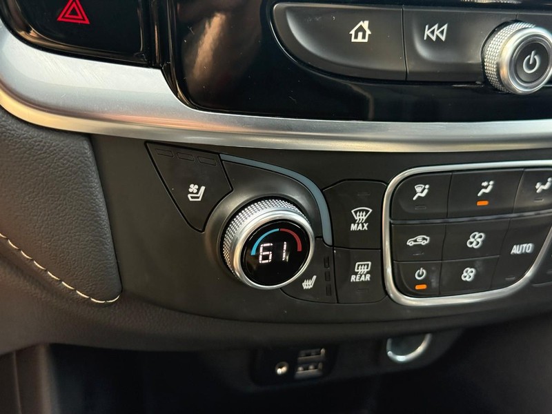 Chevrolet Traverse Vehicle Full-screen Gallery Image 23