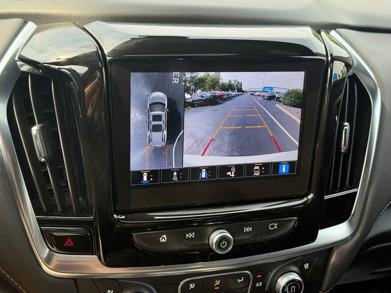 Chevrolet Traverse Vehicle Full-screen Gallery Image 24