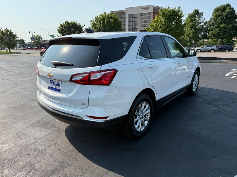 Chevrolet Equinox Vehicle Full-screen Gallery Image 7