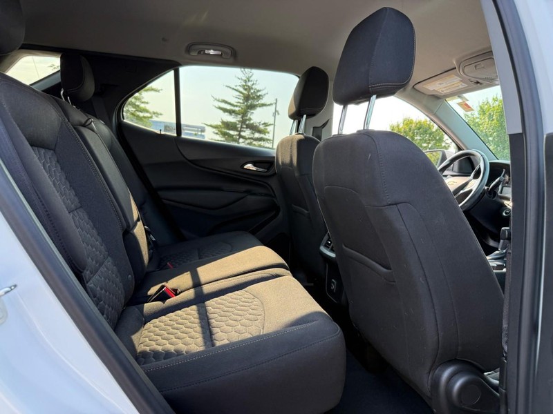 Chevrolet Equinox Vehicle Full-screen Gallery Image 10