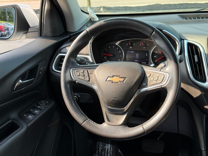 Chevrolet Equinox Vehicle Full-screen Gallery Image 12