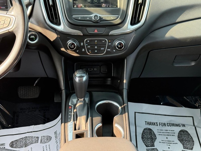 Chevrolet Equinox Vehicle Full-screen Gallery Image 14