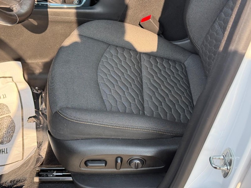 Chevrolet Equinox Vehicle Full-screen Gallery Image 16