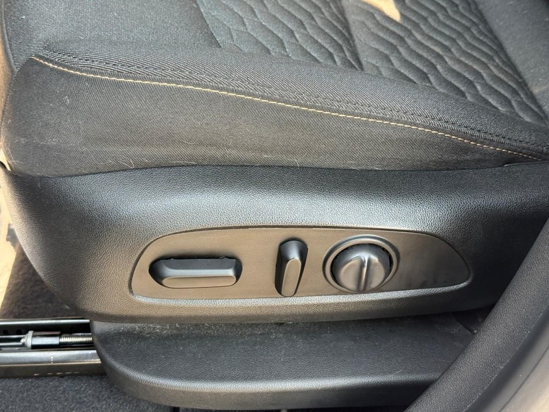 Chevrolet Equinox Vehicle Full-screen Gallery Image 17