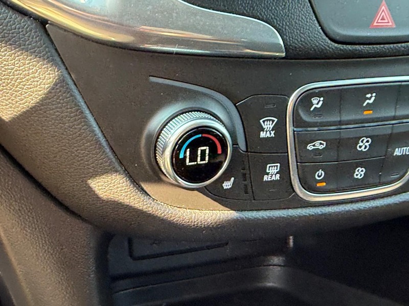 Chevrolet Equinox Vehicle Full-screen Gallery Image 21