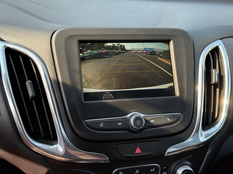 Chevrolet Equinox Vehicle Full-screen Gallery Image 22