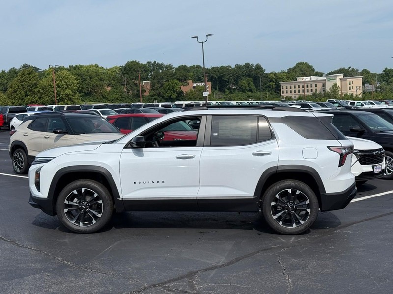 Chevrolet Equinox Vehicle Full-screen Gallery Image 2