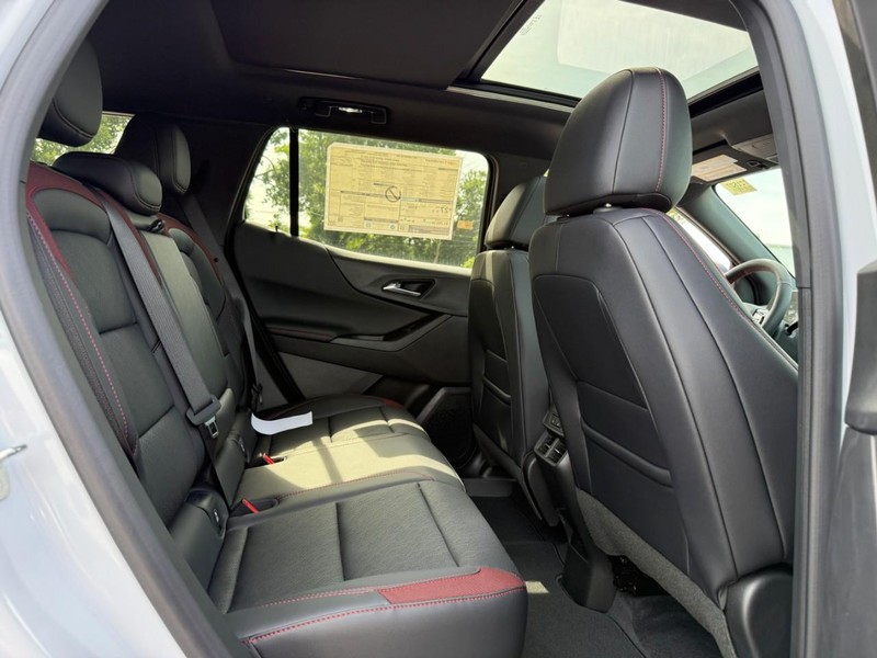 Chevrolet Equinox Vehicle Full-screen Gallery Image 6