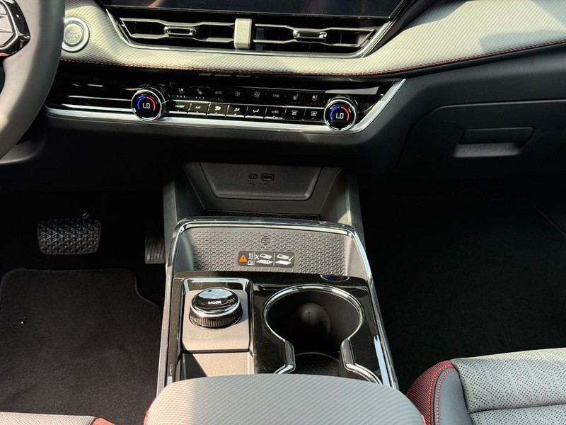 Chevrolet Equinox Vehicle Full-screen Gallery Image 10