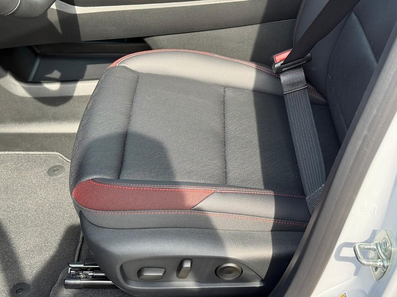 Chevrolet Equinox Vehicle Full-screen Gallery Image 13