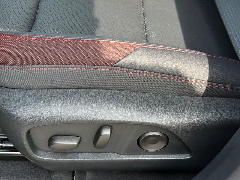 Chevrolet Equinox Vehicle Full-screen Gallery Image 14