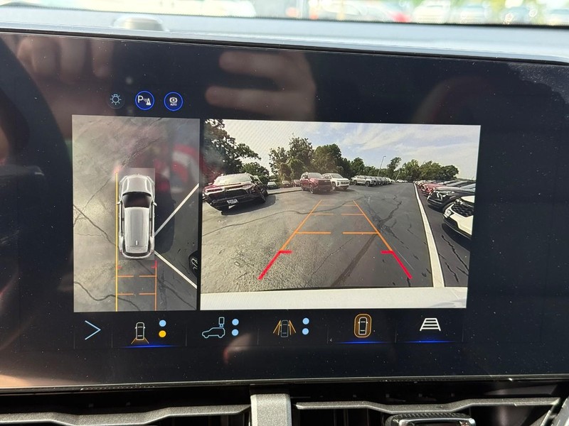 Chevrolet Equinox Vehicle Full-screen Gallery Image 18