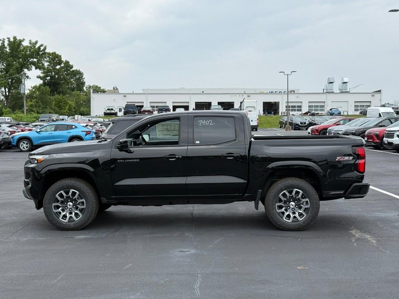 Chevrolet Colorado Vehicle Full-screen Gallery Image 2