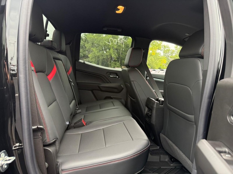 Chevrolet Colorado Vehicle Full-screen Gallery Image 5