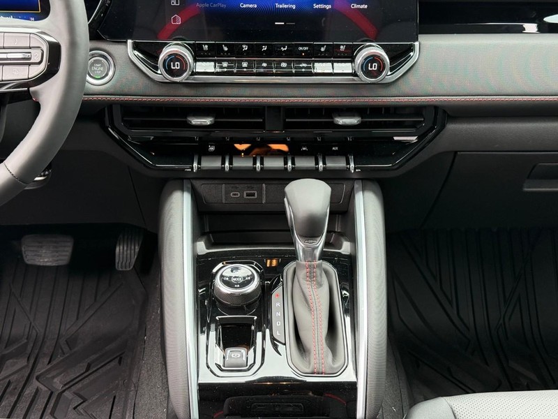 Chevrolet Colorado Vehicle Full-screen Gallery Image 9