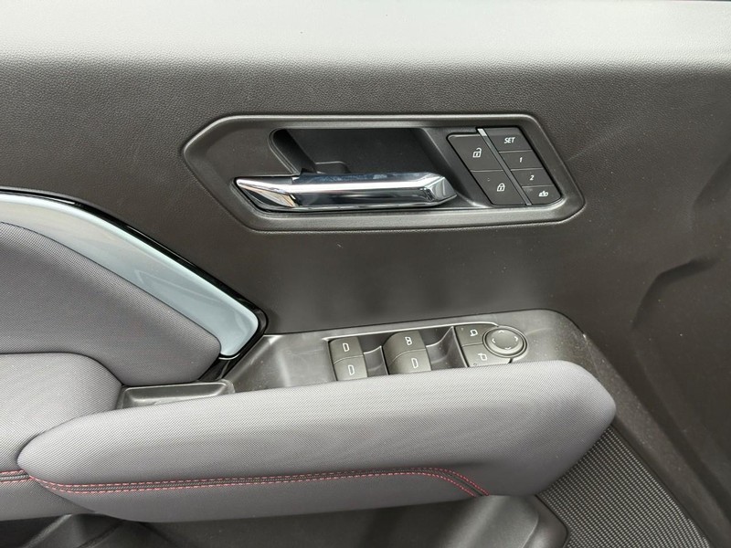 Chevrolet Colorado Vehicle Full-screen Gallery Image 10