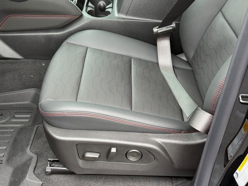 Chevrolet Colorado Vehicle Full-screen Gallery Image 12