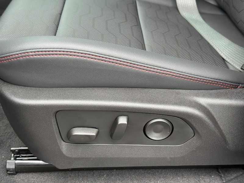 Chevrolet Colorado Vehicle Full-screen Gallery Image 13