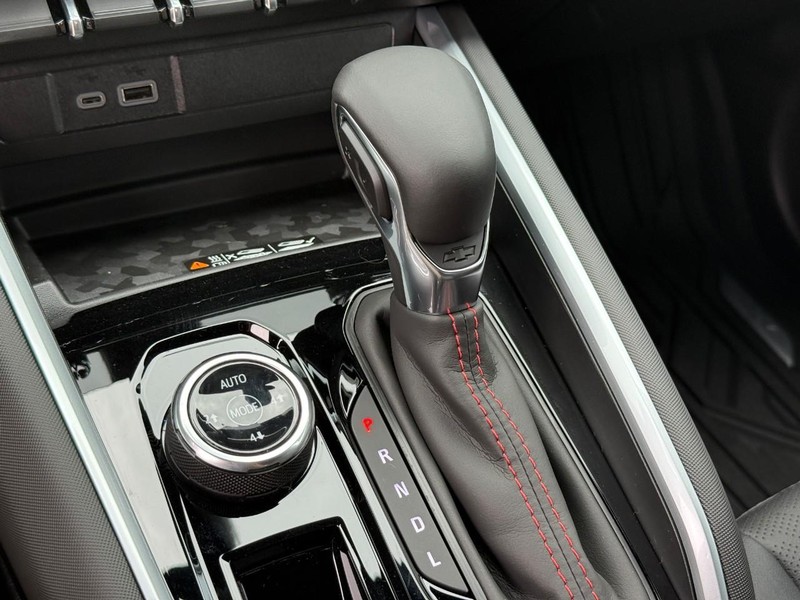 Chevrolet Colorado Vehicle Full-screen Gallery Image 16