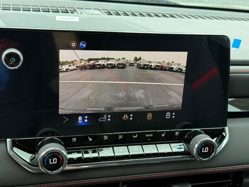 Chevrolet Colorado Vehicle Full-screen Gallery Image 18