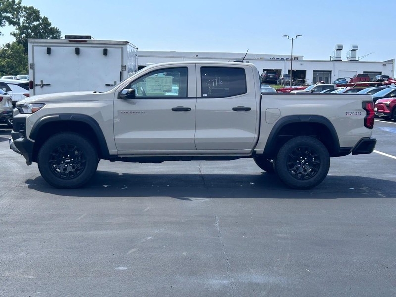 Chevrolet Colorado Vehicle Full-screen Gallery Image 2