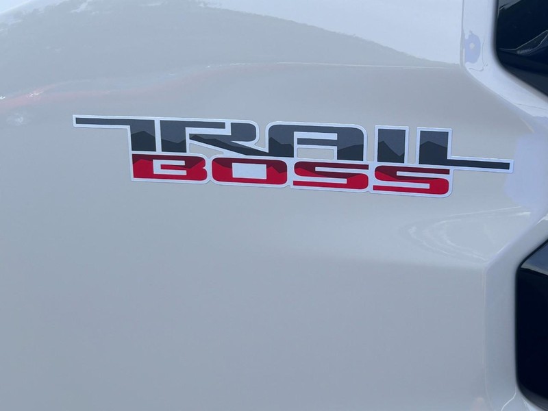 Chevrolet Colorado Vehicle Full-screen Gallery Image 4