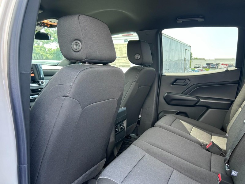 Chevrolet Colorado Vehicle Full-screen Gallery Image 6