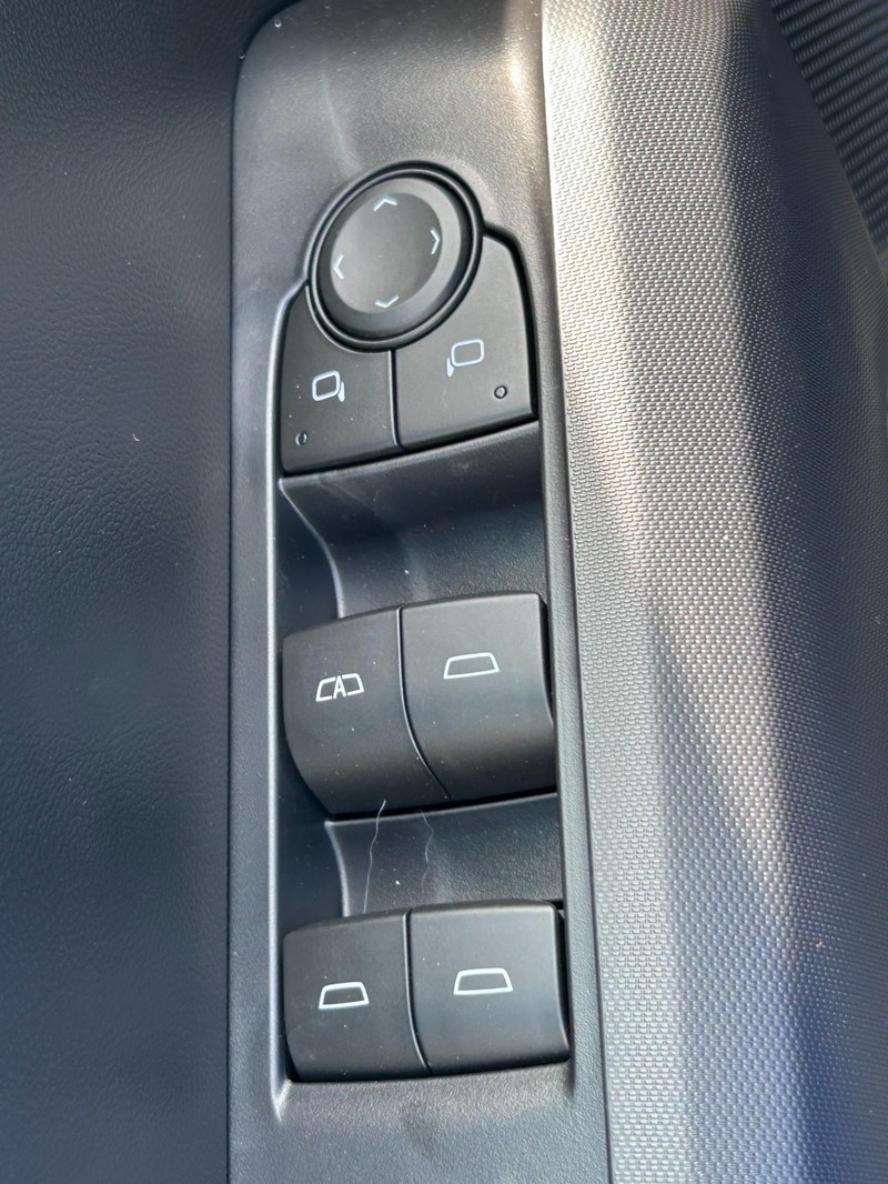 Chevrolet Colorado Vehicle Full-screen Gallery Image 11