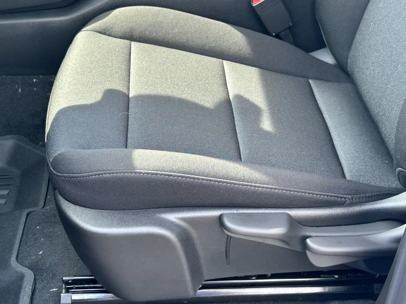 Chevrolet Colorado Vehicle Full-screen Gallery Image 12