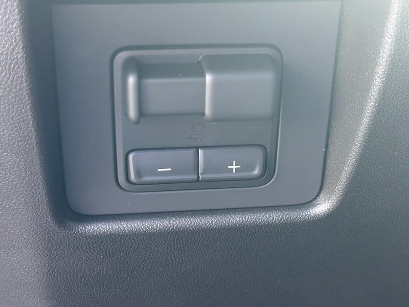 Chevrolet Colorado Vehicle Full-screen Gallery Image 13