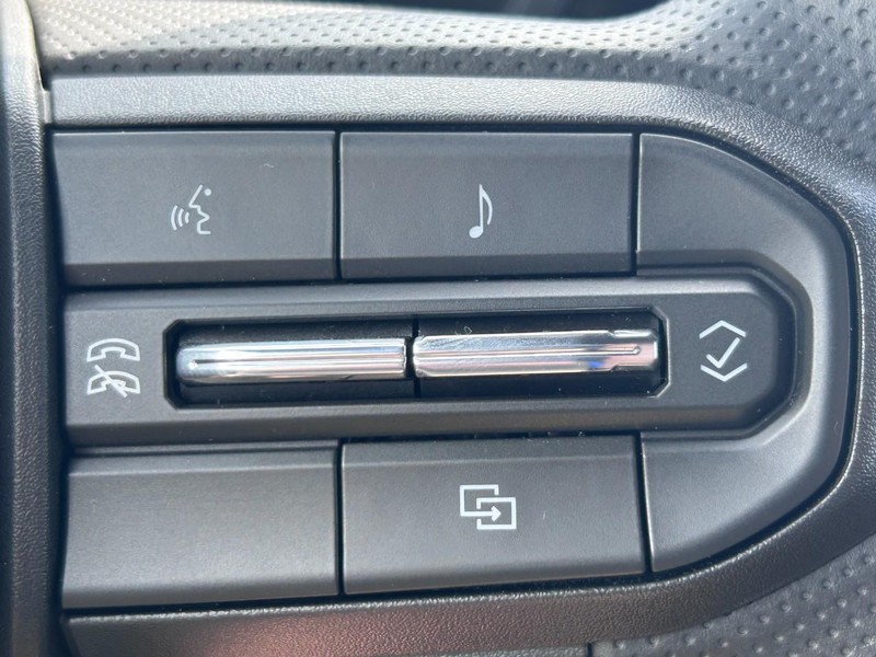 Chevrolet Colorado Vehicle Full-screen Gallery Image 15