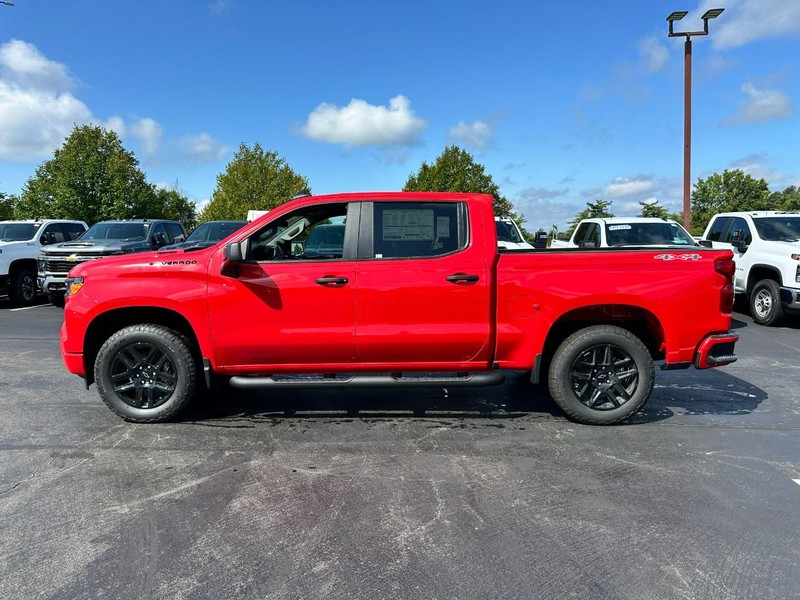 Chevrolet Silverado 1500 Vehicle Full-screen Gallery Image 2