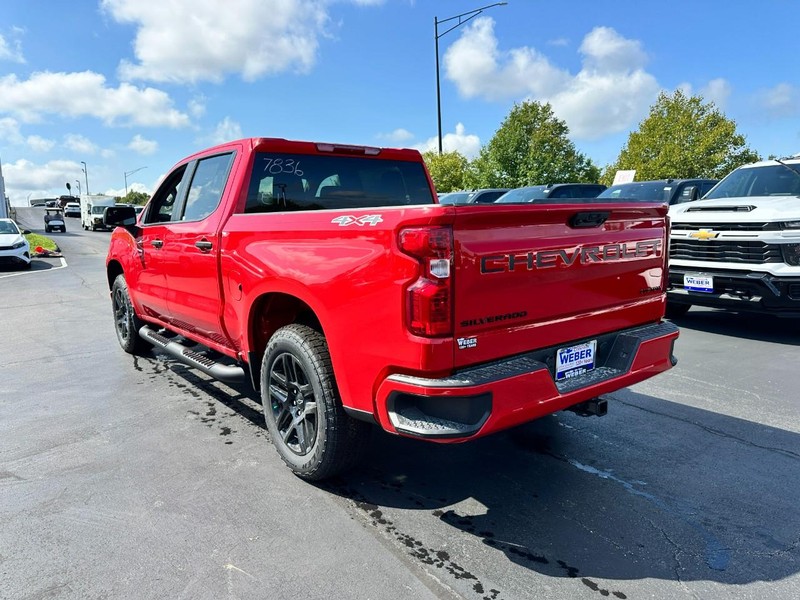 Chevrolet Silverado 1500 Vehicle Full-screen Gallery Image 3
