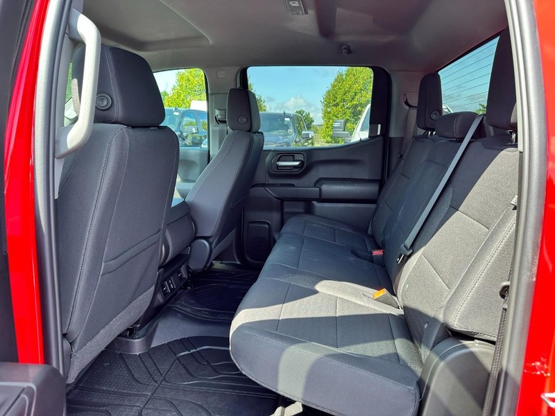 Chevrolet Silverado 1500 Vehicle Full-screen Gallery Image 4