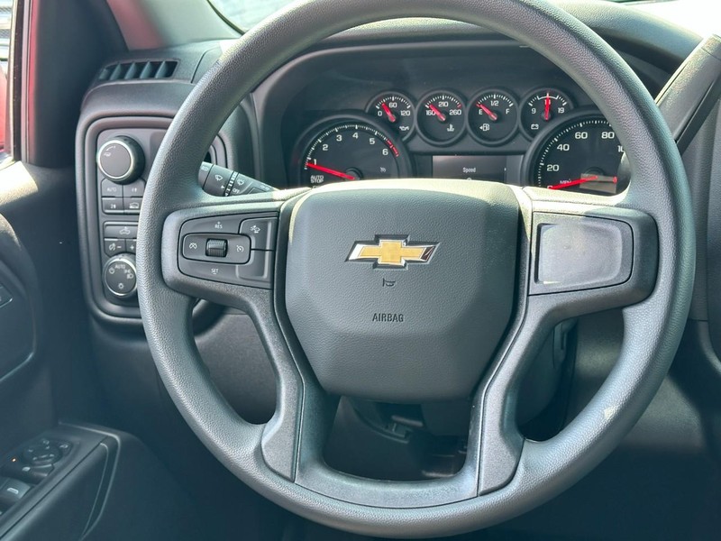 Chevrolet Silverado 1500 Vehicle Full-screen Gallery Image 6