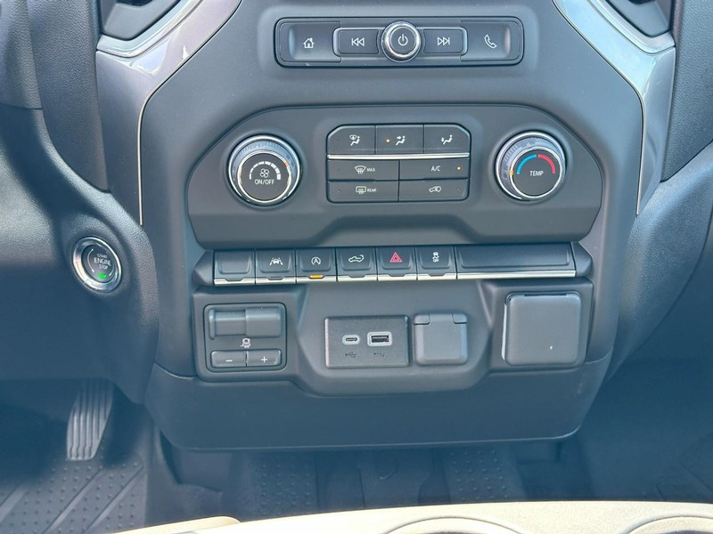 Chevrolet Silverado 1500 Vehicle Full-screen Gallery Image 8