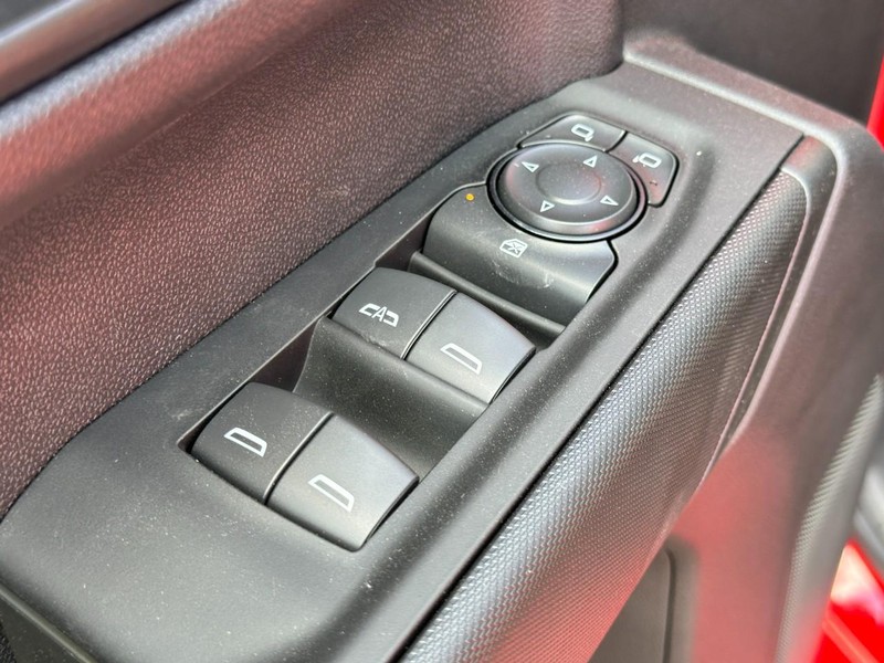Chevrolet Silverado 1500 Vehicle Full-screen Gallery Image 9