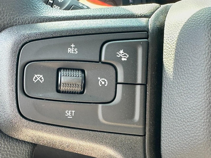 Chevrolet Silverado 1500 Vehicle Full-screen Gallery Image 11