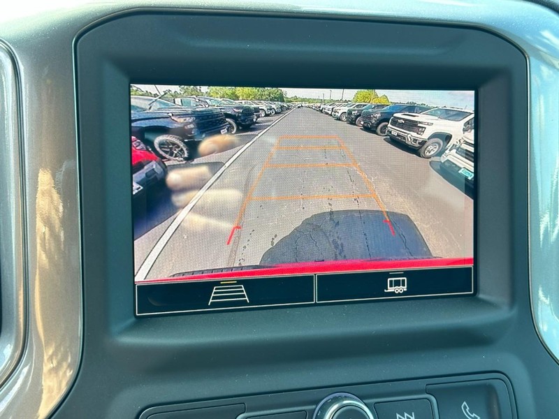 Chevrolet Silverado 1500 Vehicle Full-screen Gallery Image 12