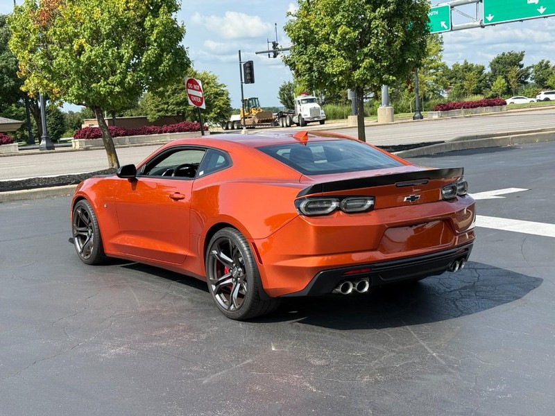 Chevrolet Camaro Vehicle Full-screen Gallery Image 3