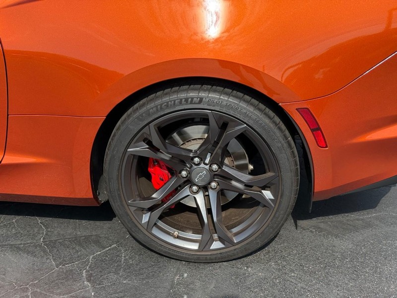Chevrolet Camaro Vehicle Full-screen Gallery Image 4