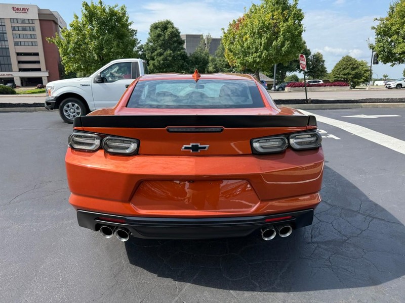 Chevrolet Camaro Vehicle Full-screen Gallery Image 6
